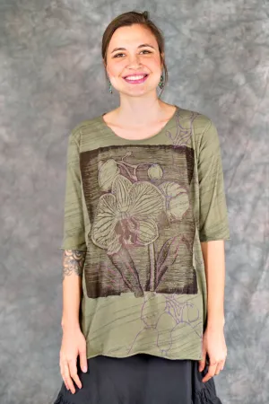 1149 Horizon Tee Caper-Fiore Primaverile