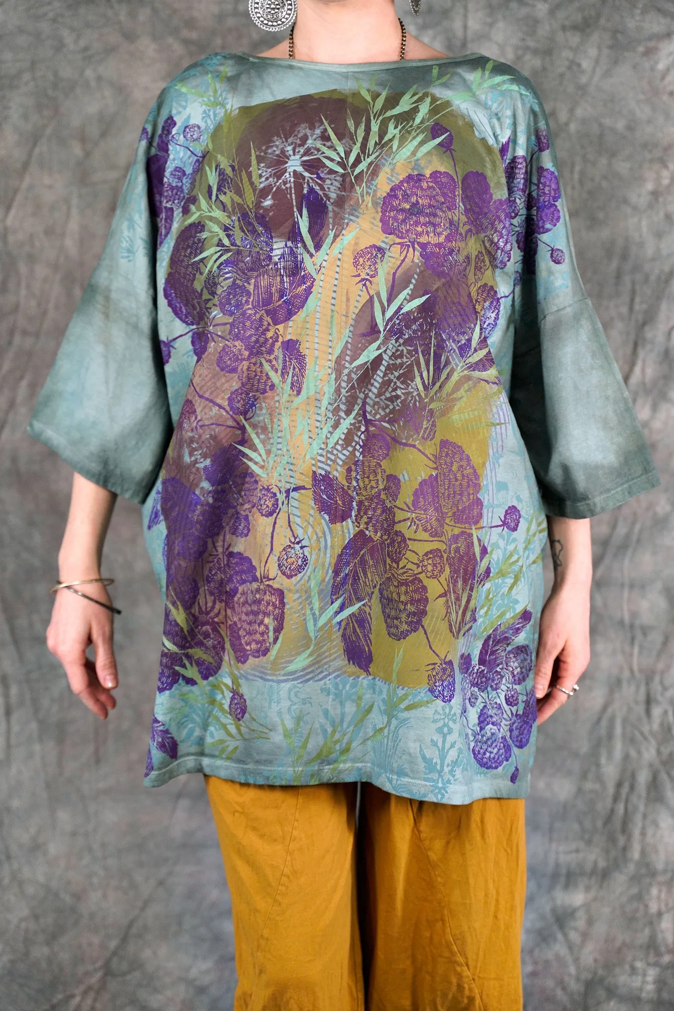 1236HD Line Tee Vintage Celadon Windows-P