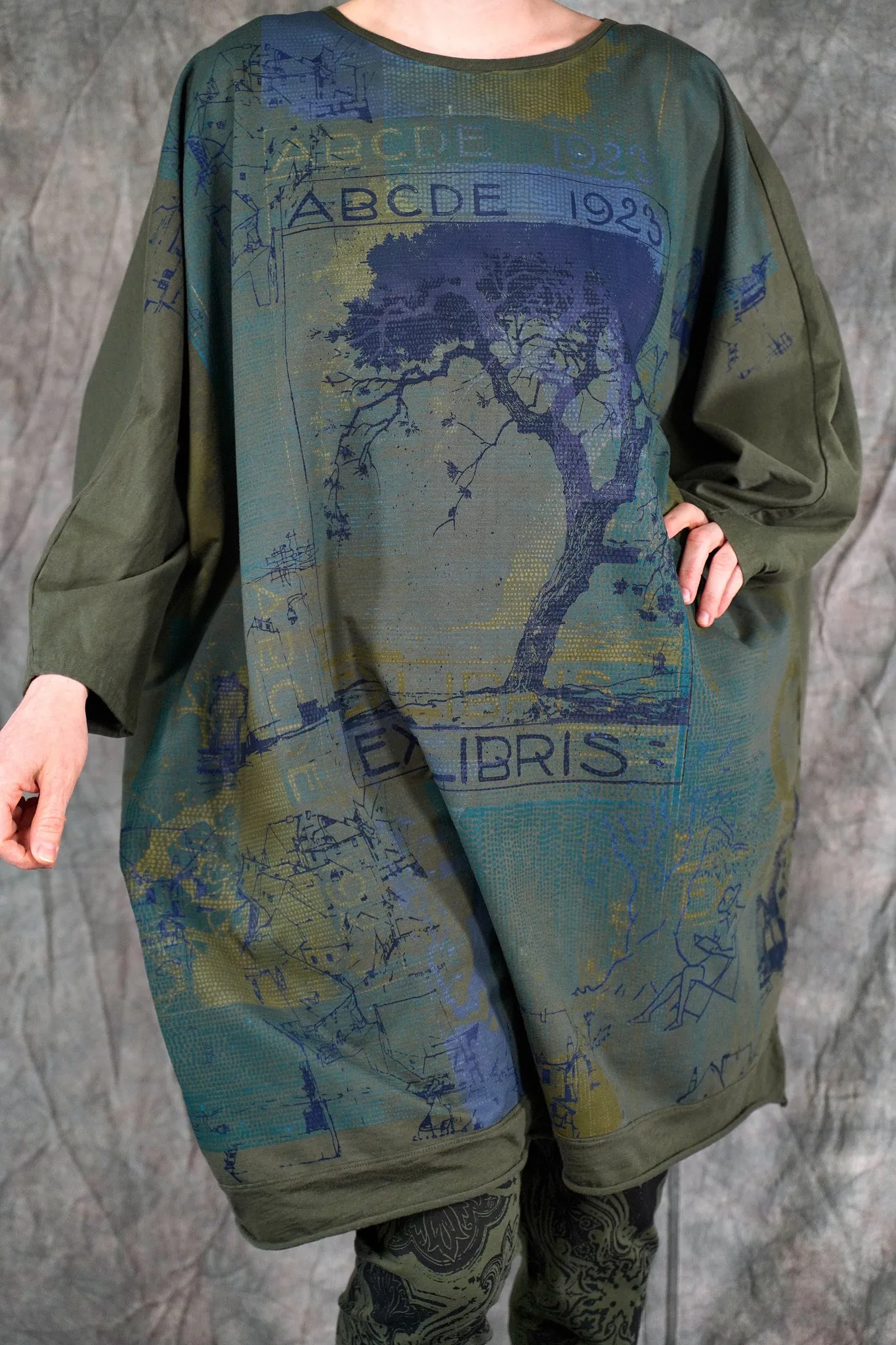 2354-2 Modern Sweatshirt Shadow Garden-P
