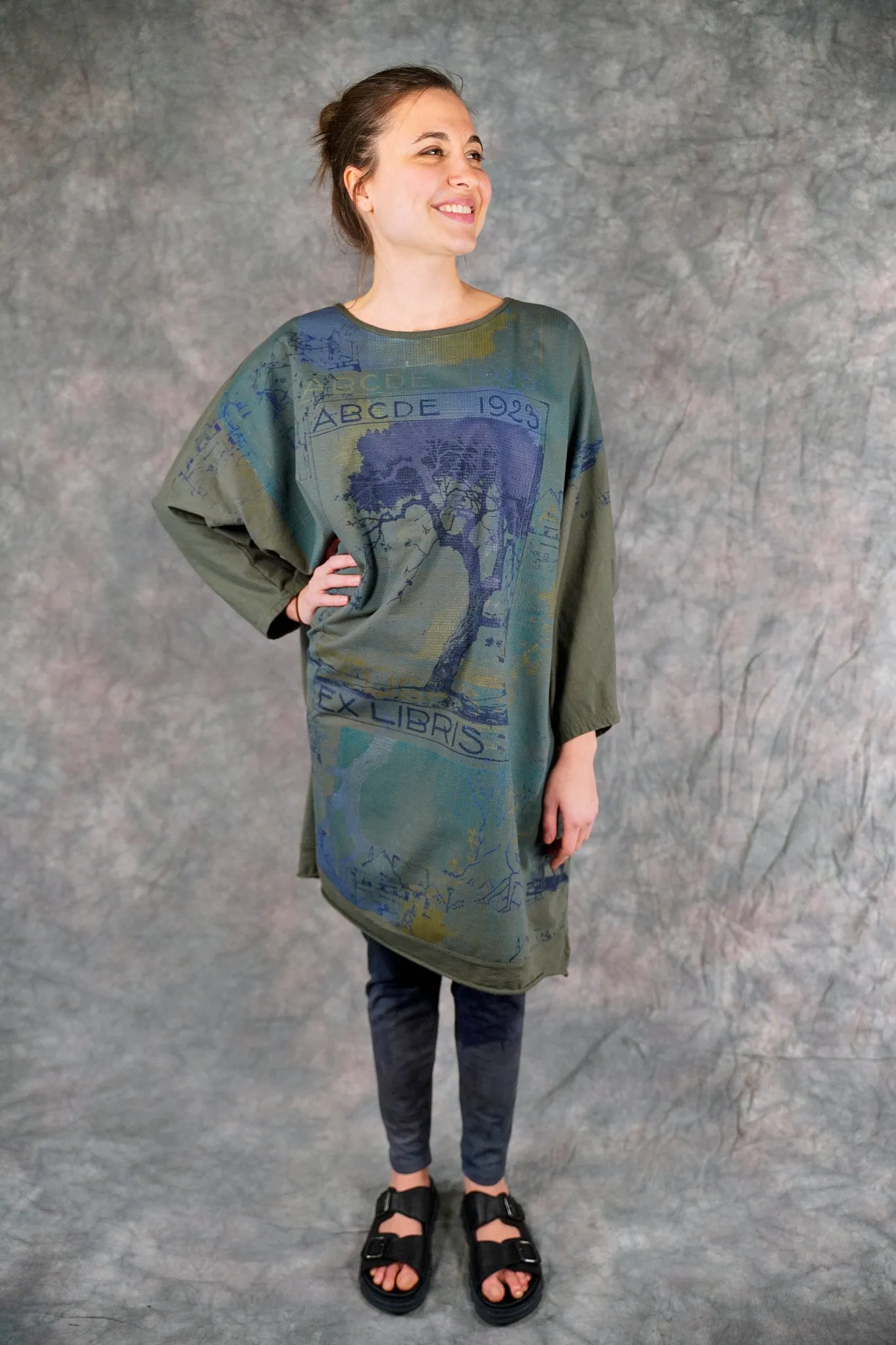 2354-2 Modern Sweatshirt Shadow Garden-P