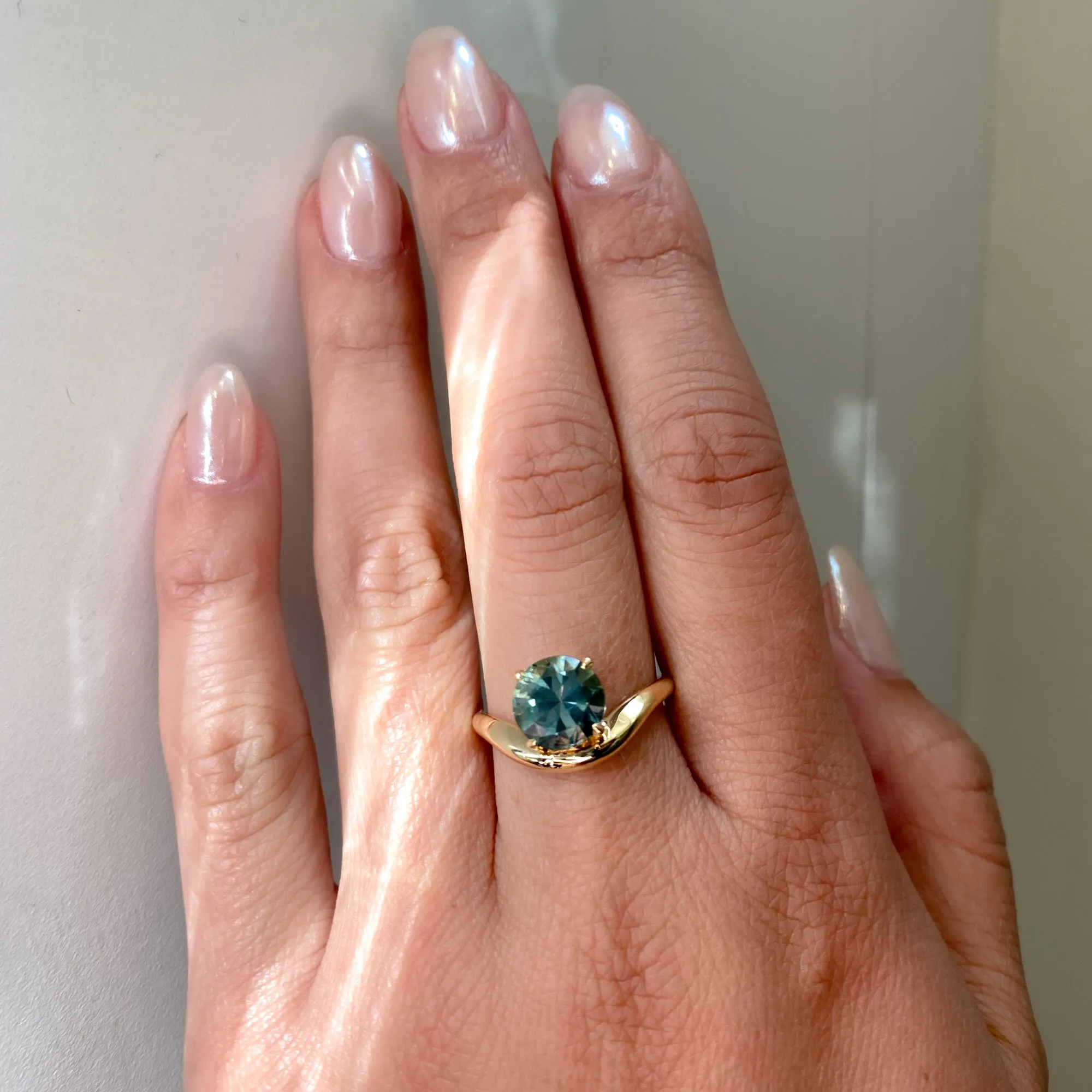 2.48 ct Round Brilliant Montana Sapphire Piscine Ring