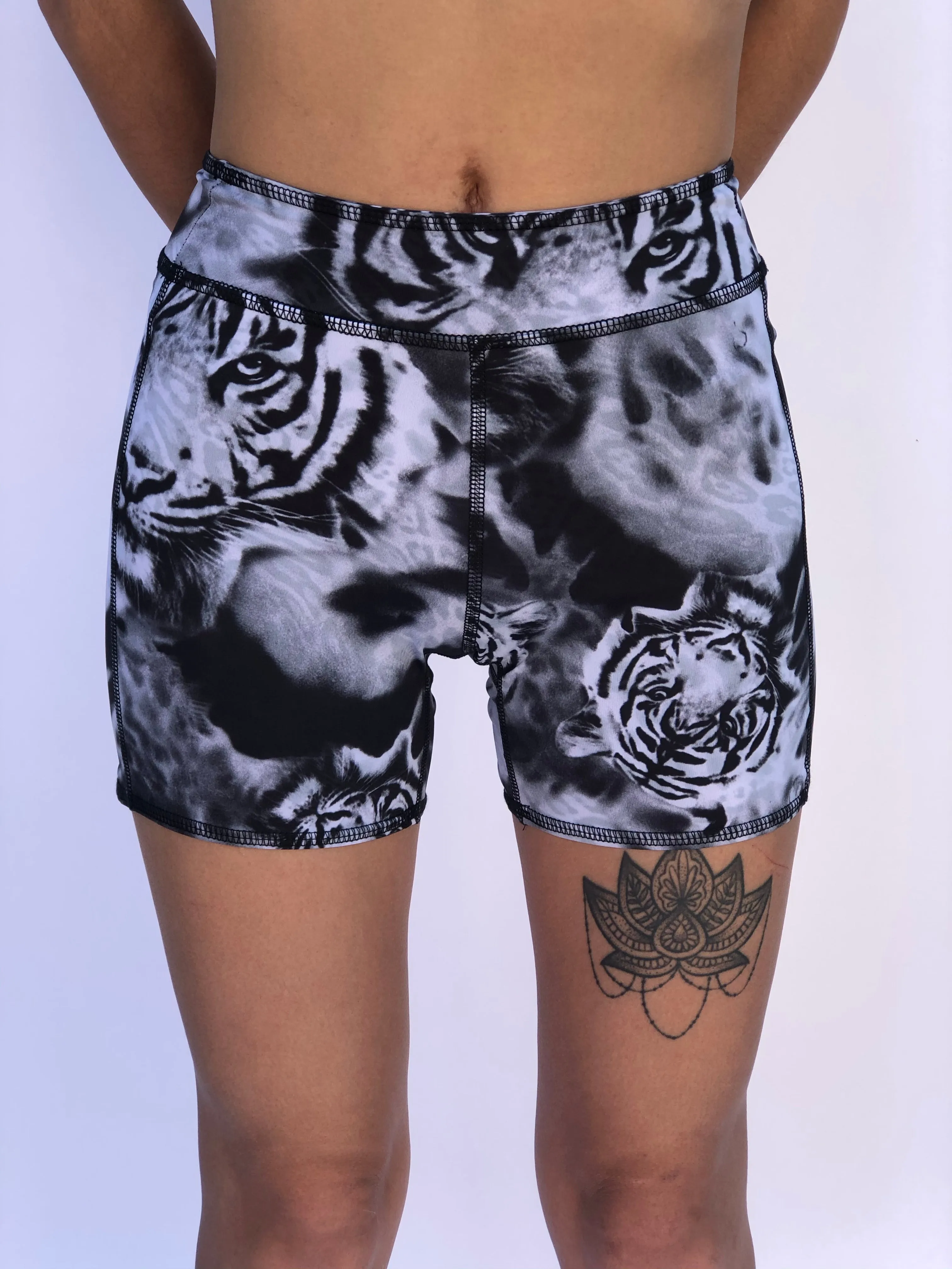 BOYS SHORTS WHITE TIGER/SNOW LEOPARD