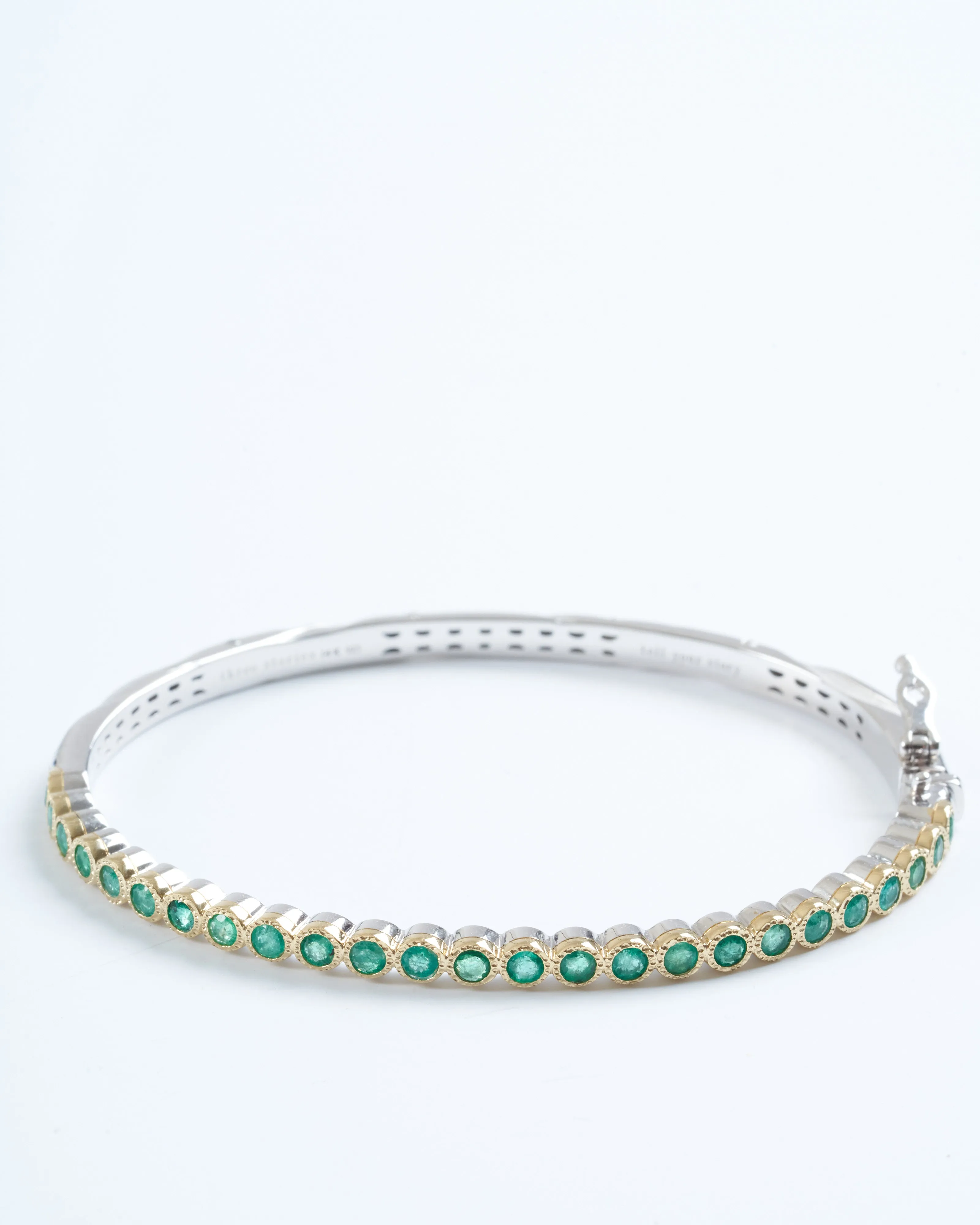 hammered emerald bezel bangle - gold/green