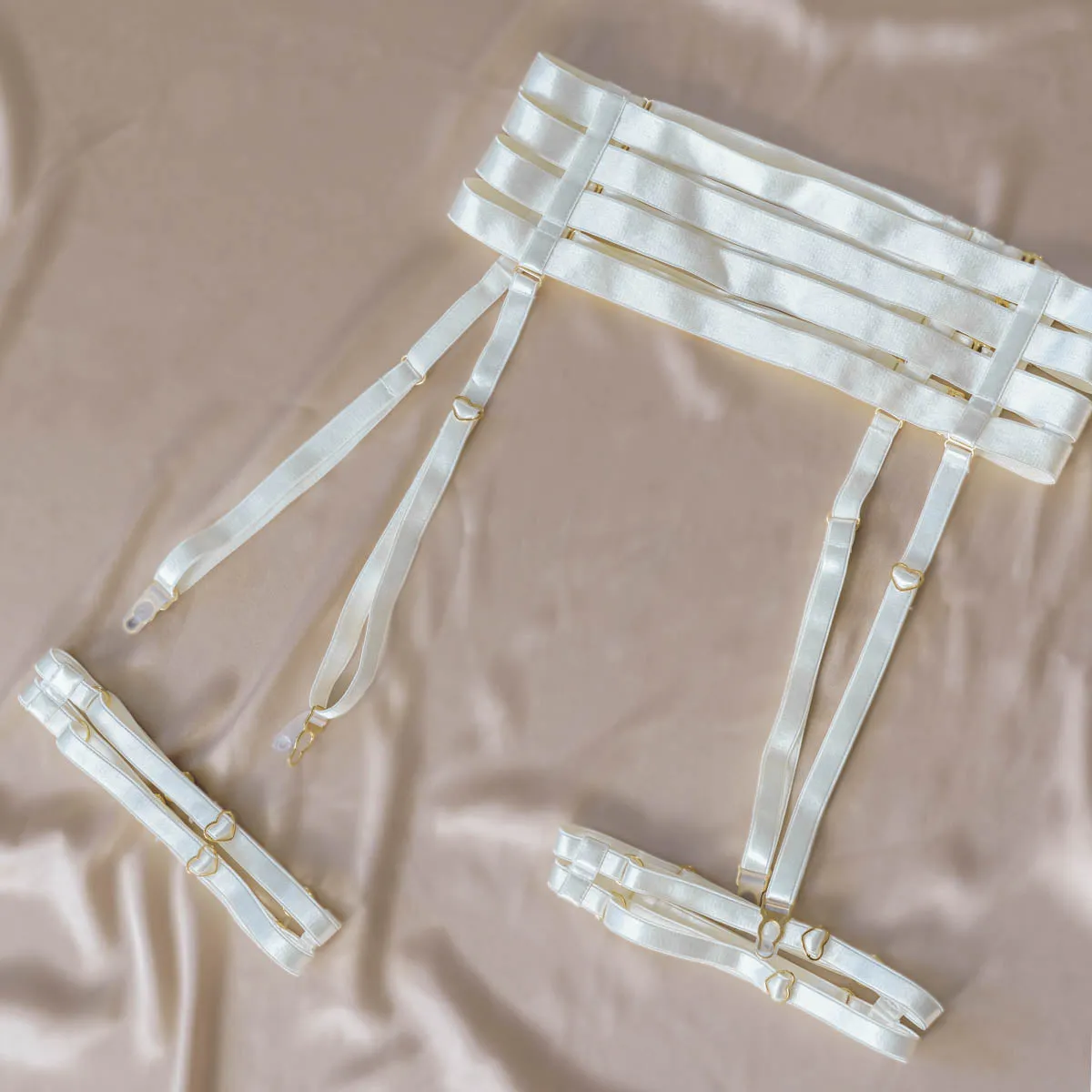 Hearts of Venus Strappy Waist Cincher in Pearl