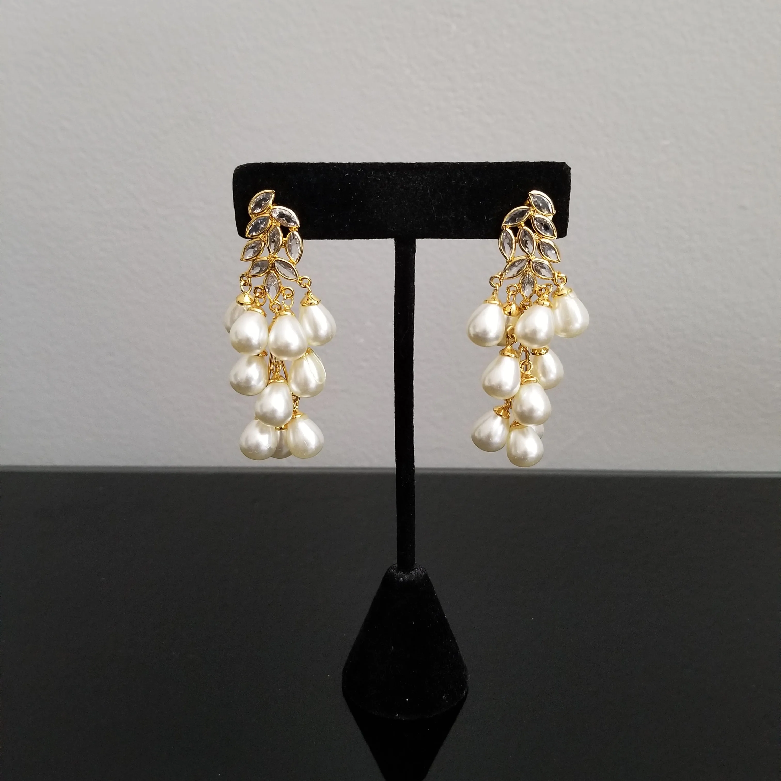 Light Weight Pearl Earrings