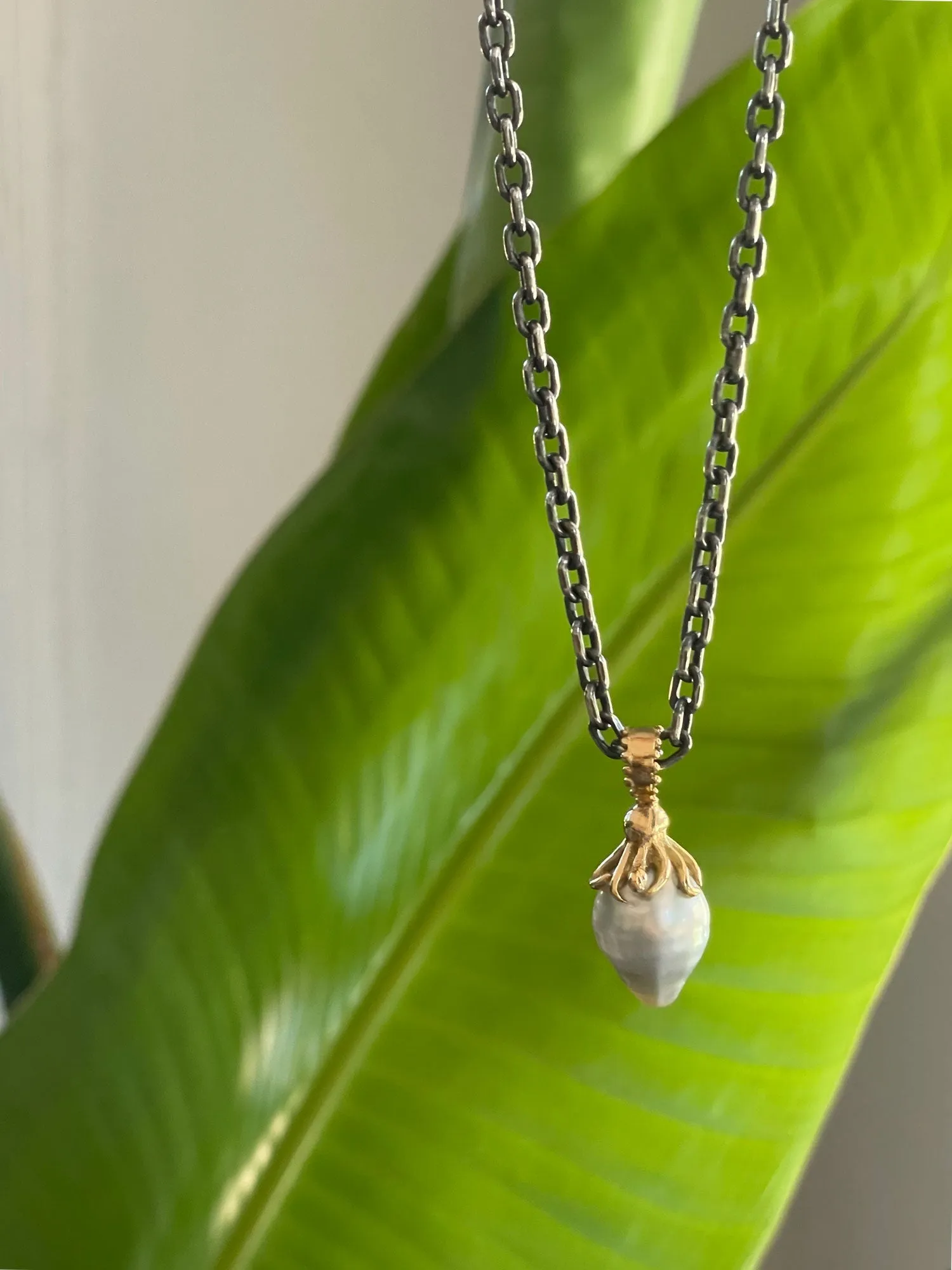 MERCURY-FREE GOLD BOHEME OCTOPUS PEARL NECKLACE
