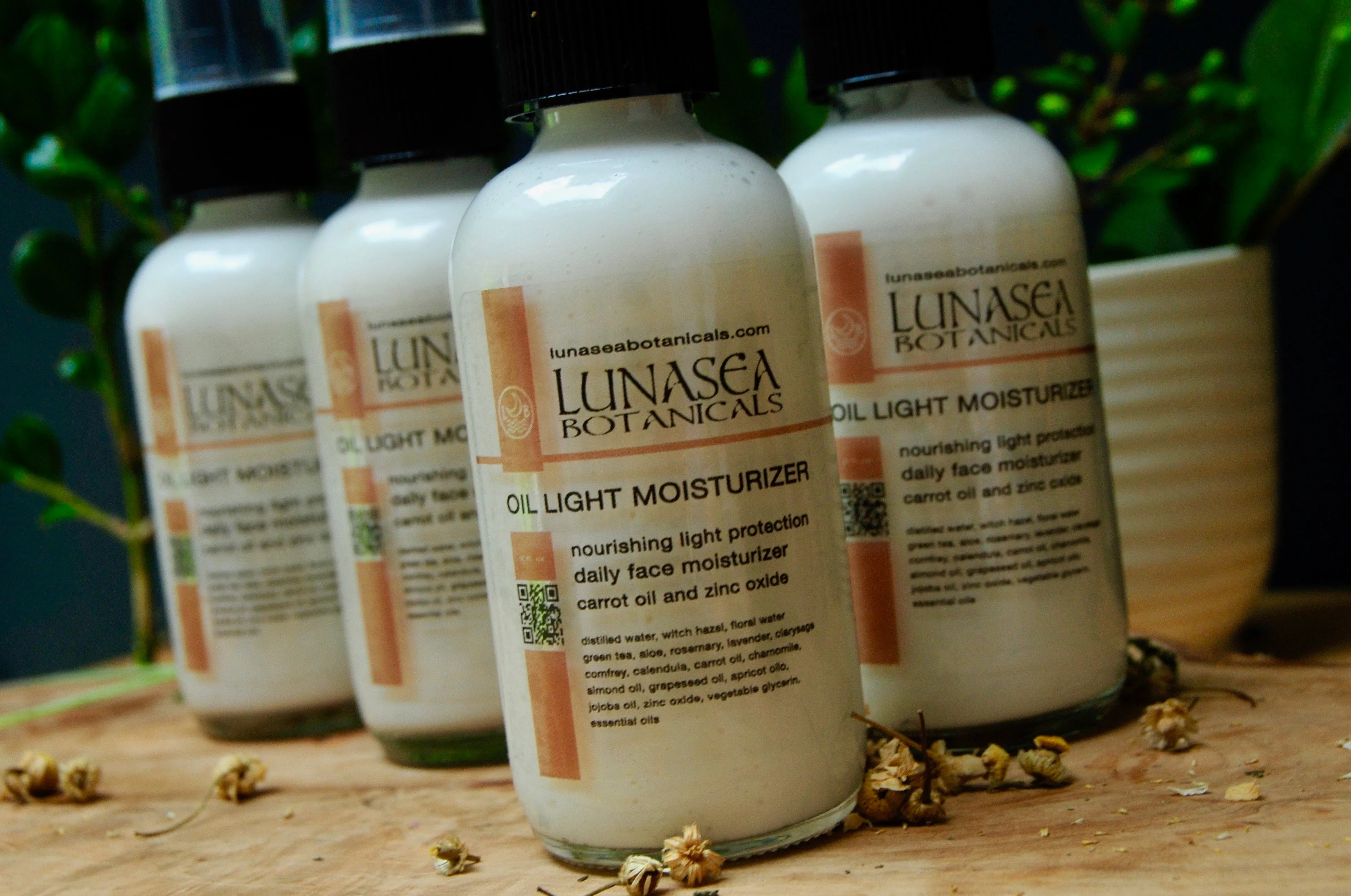 Oil Light Daily Moisture With Zinc Oxide