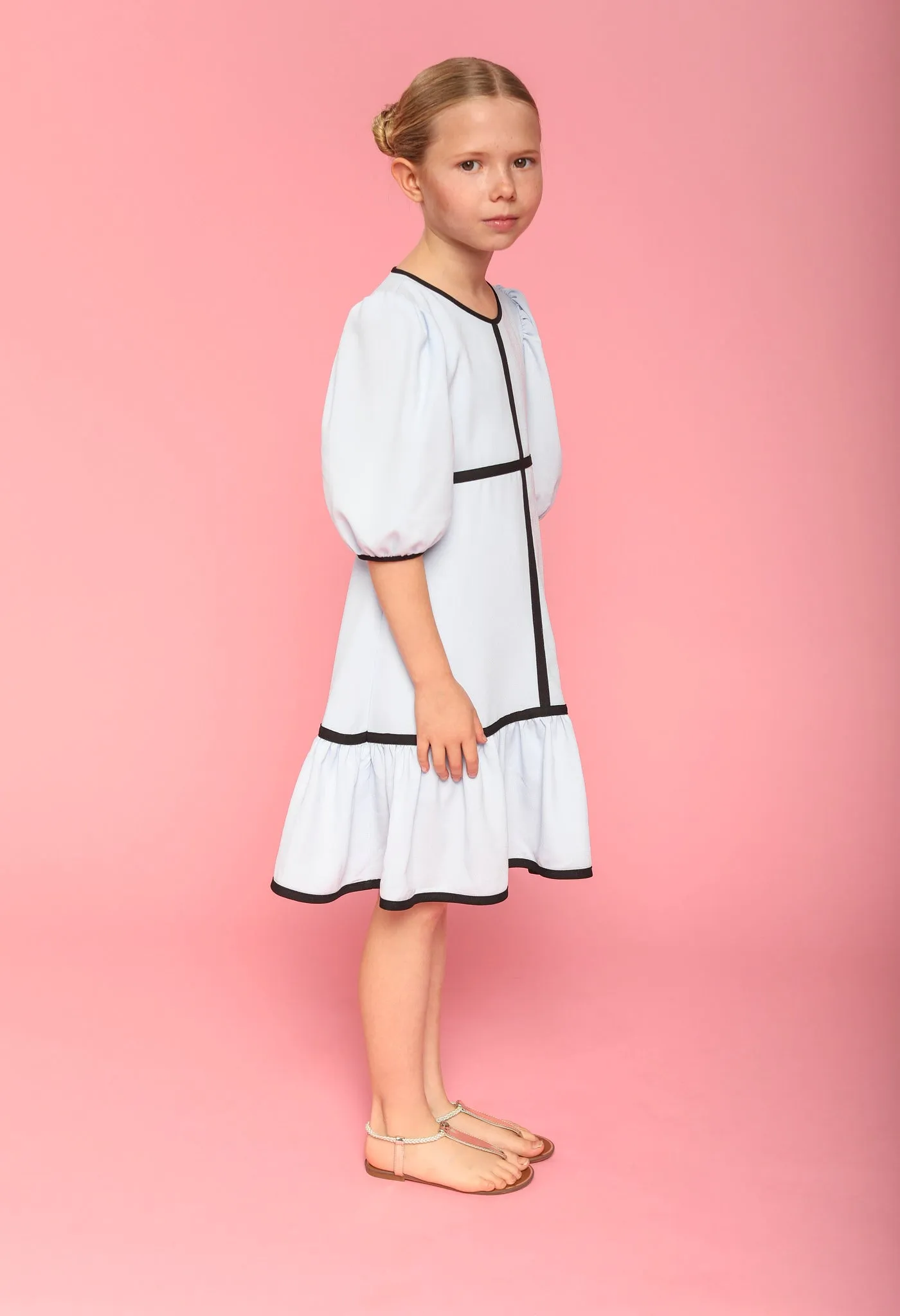 Pearl (light blue)