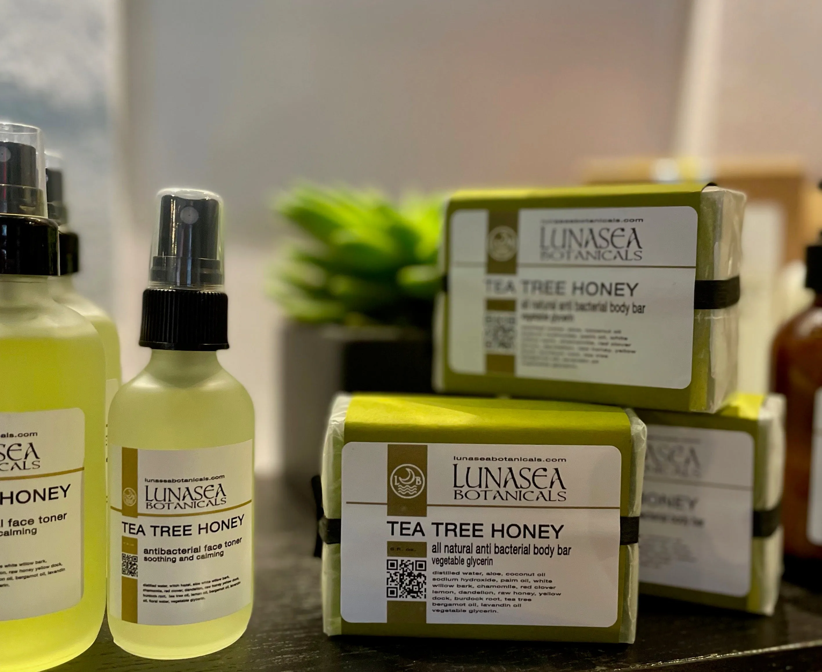 Tea Tree Honey Anti bacterial Face and Body Gel Cleanser